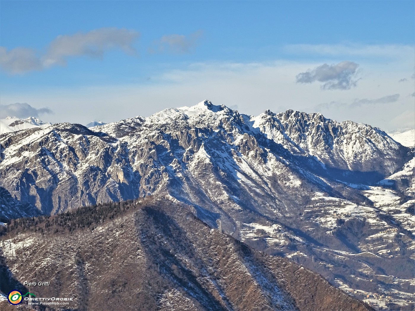68 Zoom su Cancervo (1830 m) e Monte Venturosa (1999 m).JPG